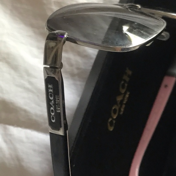 Coach Pink and Black Sunglasses 
New no flaws
Authentic nose piece hard case - Picture 4 of 10